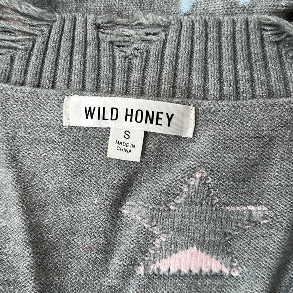 Wild Honey Super cute Cropped Star Distressed Sweater Size S Gray and Pink - Picture 4 of 5